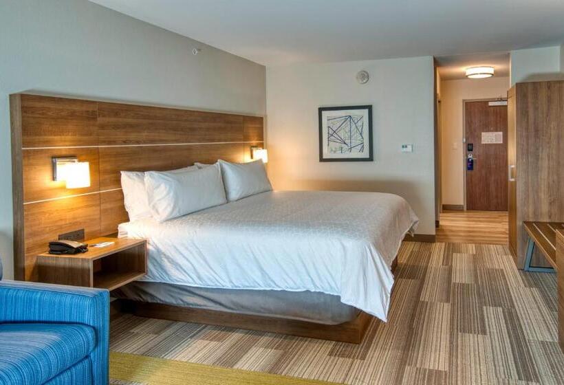 适合残疾人士使用的带超级大床的标准间, Holiday Inn Express & Suites   Omaha Downtown   Airport, An Ihg