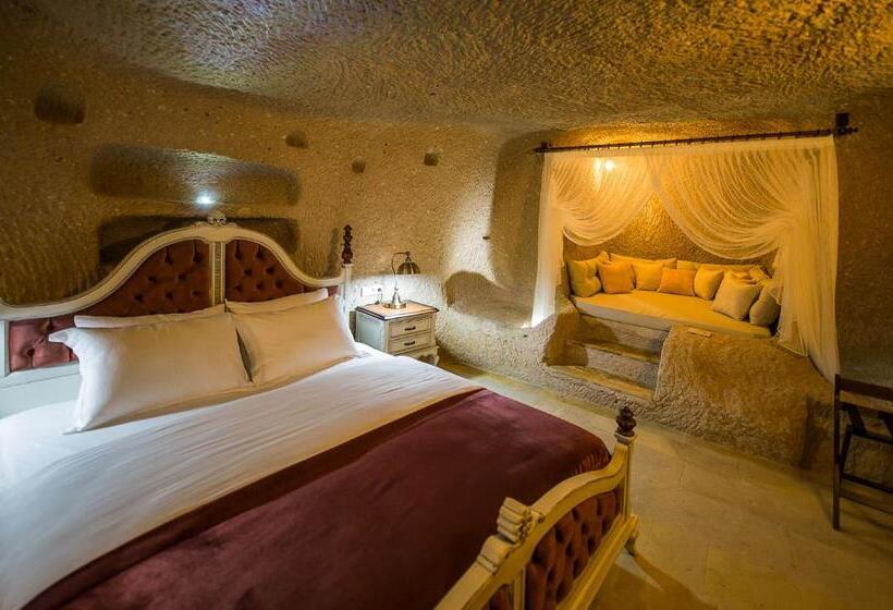 スーペリアファミリールーム, Maya Cave