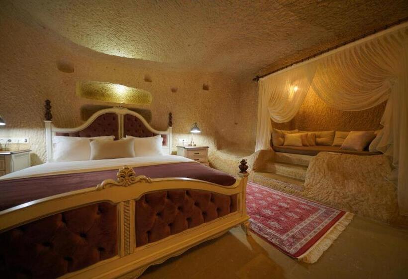 スーペリアファミリールーム, Maya Cave
