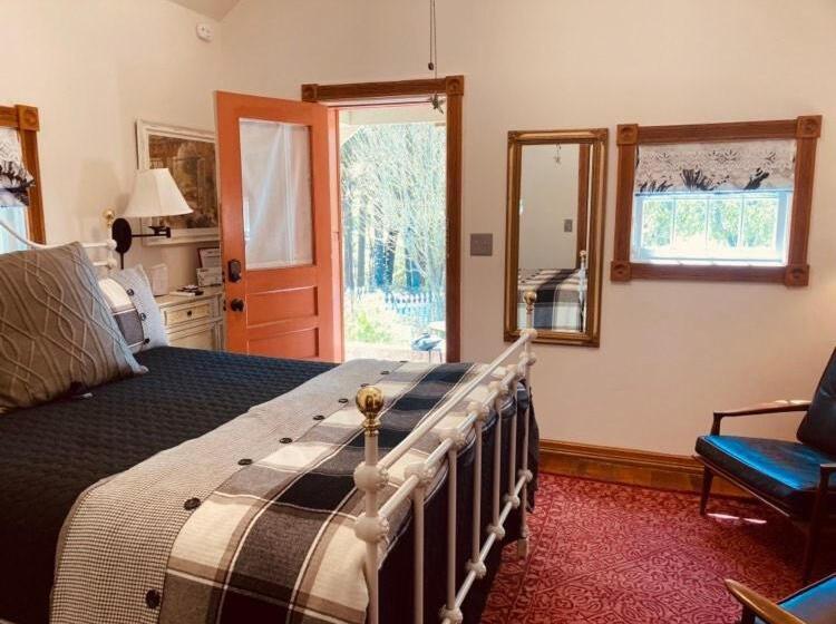 Люкс с гидромассажем, Rock Cottage Gardens B&b