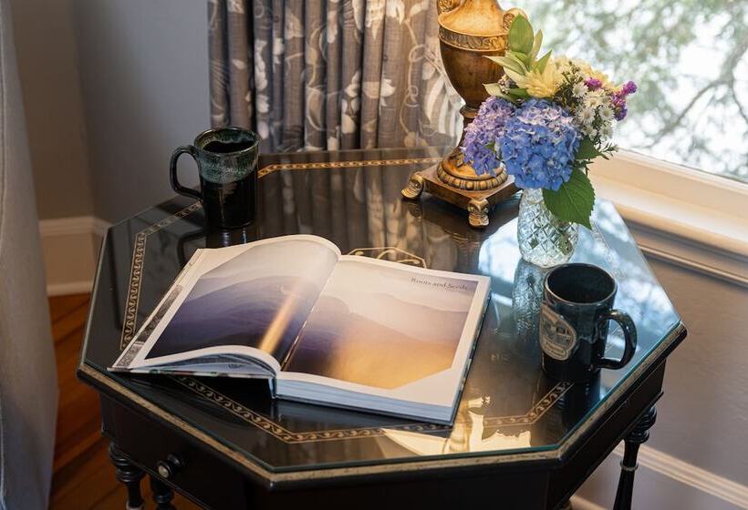 اتاق استاندارد, Pinecrest Bed & Breakfast