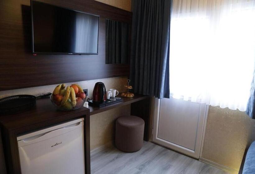 Standard Triple Room, Taksim Heavenist