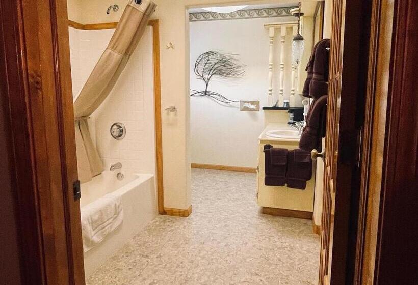 스위트, Cedar Wood Inn
