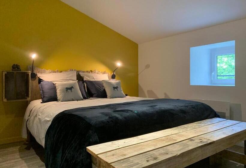 Четырехместный Номер Стандарт, Chambres D'hôtes Logis Charrier Le Petit Bignon