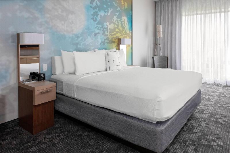 带大床的标准间, Courtyard By Marriott East Lansing Okemos