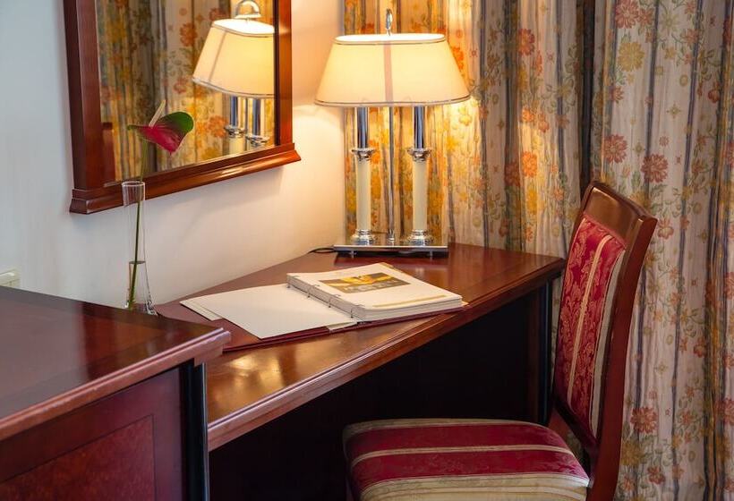 سوییت خانوادگی, Grand Hotel Bernardin