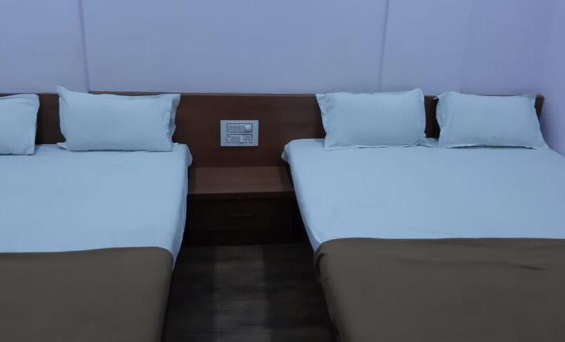 Четырехместный Номер Стандарт, Rajhuns Deluxe Lodging