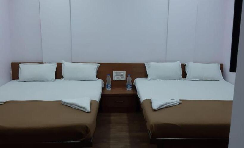 Четырехместный Номер Deluxe, Rajhuns Deluxe Lodging