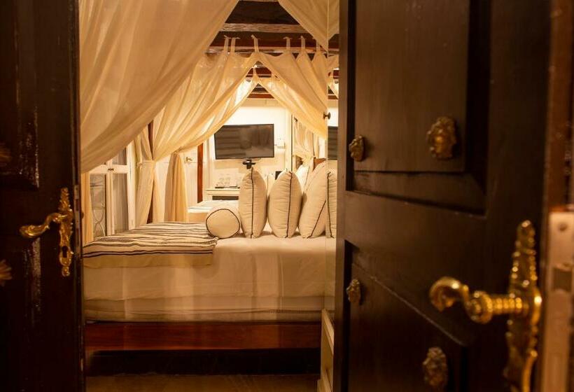 سوییت جونیور با بالکن, Leones De Alba Hotel Boutique