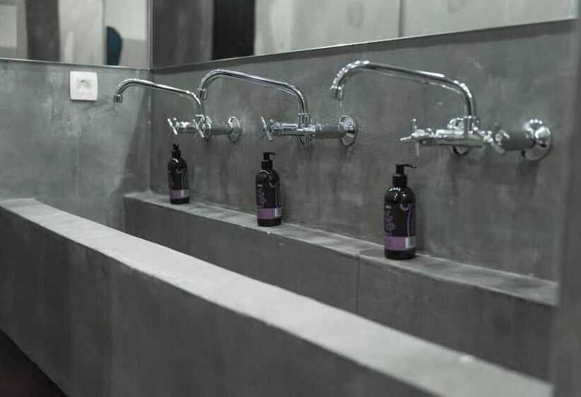 تختخواب در اتاق مشترک, Kumba Hostel