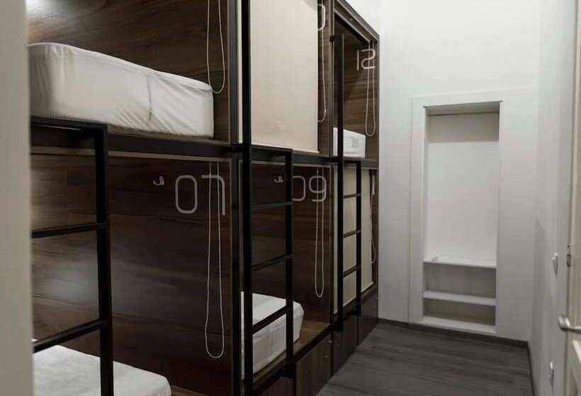 تختخواب در اتاق مشترک, Kumba Hostel