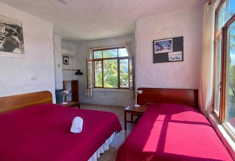 Номер Стандарт Трехместный, Hostal Galapagos By Bar De Beto