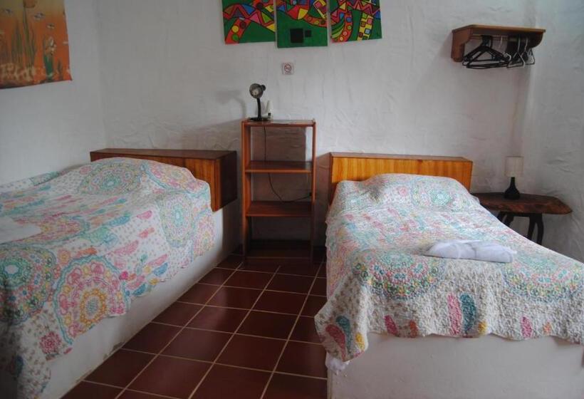 Кровать в Общей Комнате, Hostal Galapagos By Bar De Beto