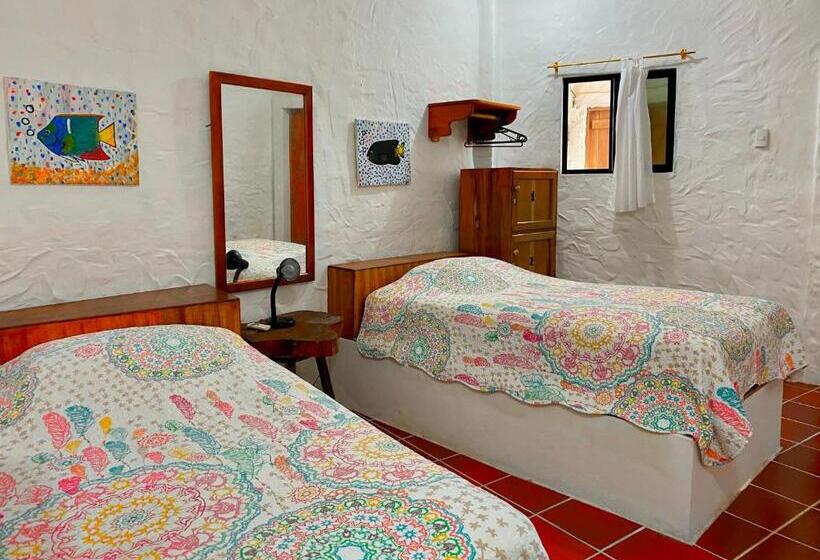 Трехместный Номер Базовый, Hostal Galapagos By Bar De Beto