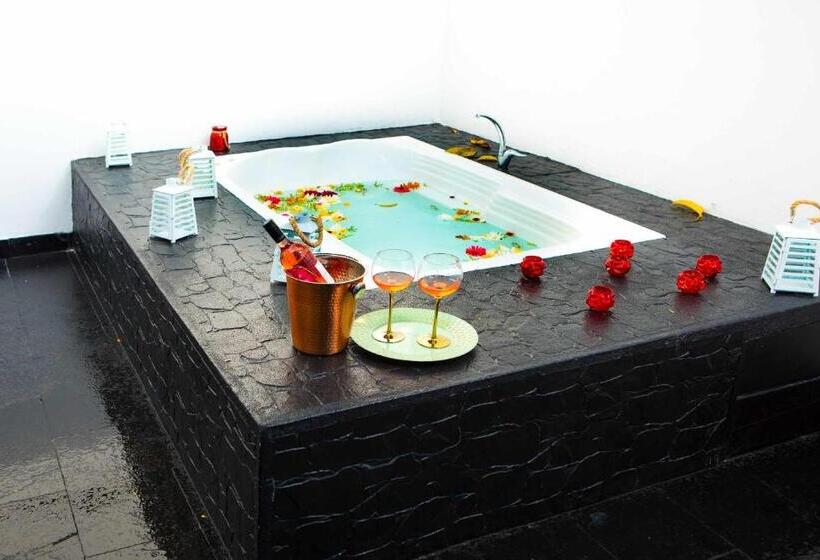 سوئیت با وان آب گرم, Y Spa Santa Fe Colonial