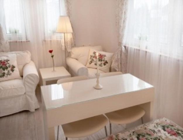 اتاق استاندارد, 4 Couples & 4 Friends Hostel