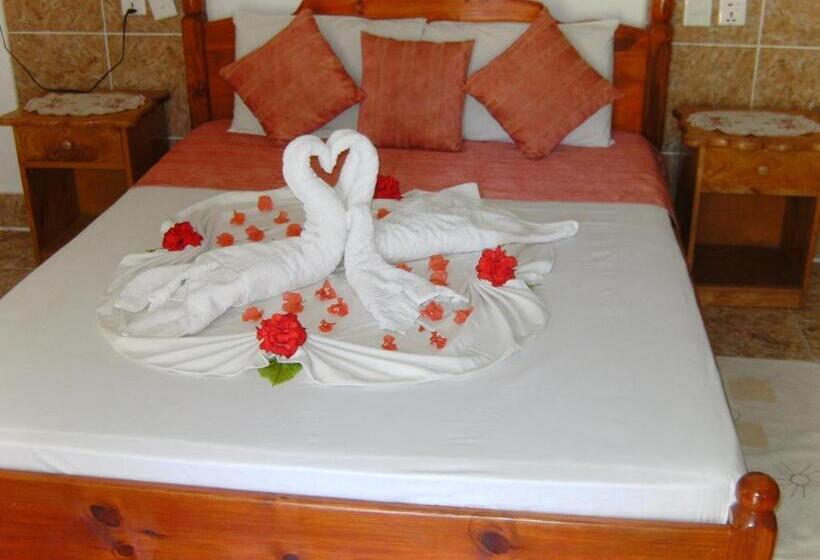 اتاق استاندارد سه نفره, Rising Sun Guest House