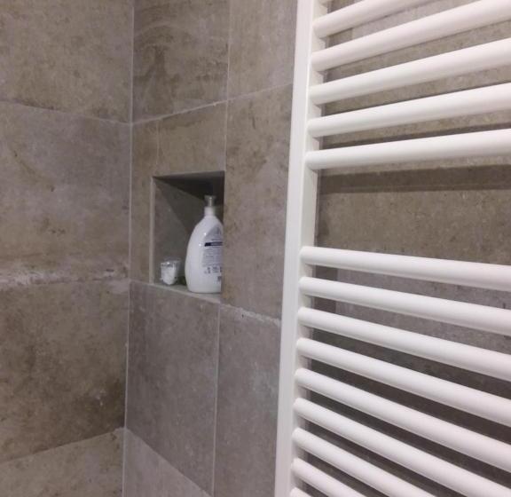 سوییت لوکس, Rina Rooms
