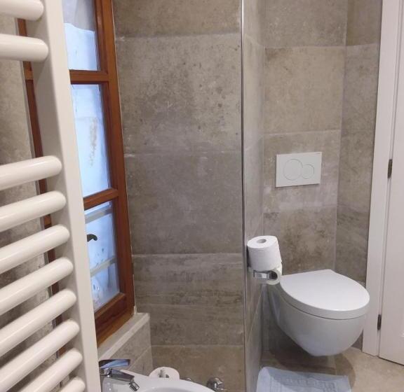 سوییت لوکس, Rina Rooms