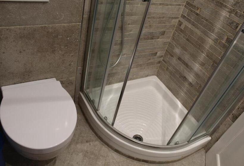 اتاق اکونومی, Rina Rooms