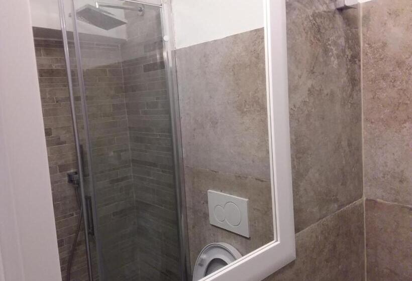 اتاق اکونومی, Rina Rooms