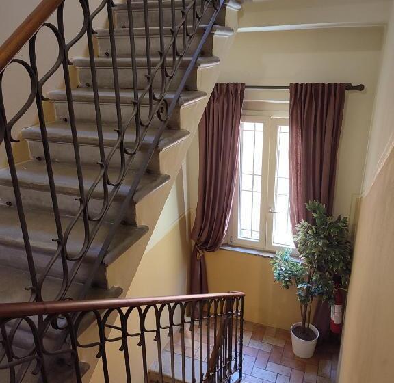 اتاق لوکس خانوادگی, Casa Aurora