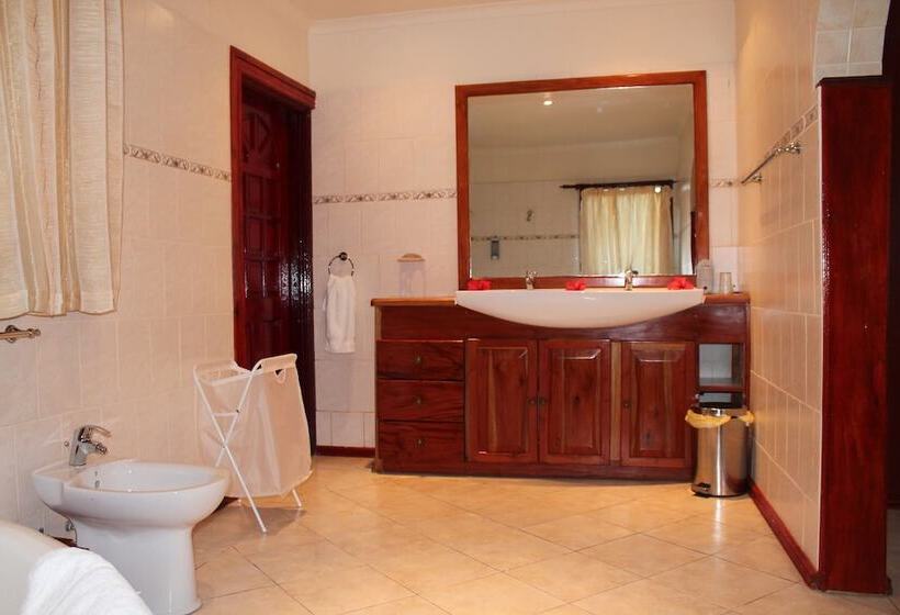 اتاق لوکس, Carana Hilltop Villa