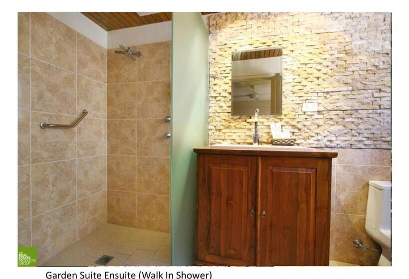 Люкс Вид на Сад, Southview Guest House