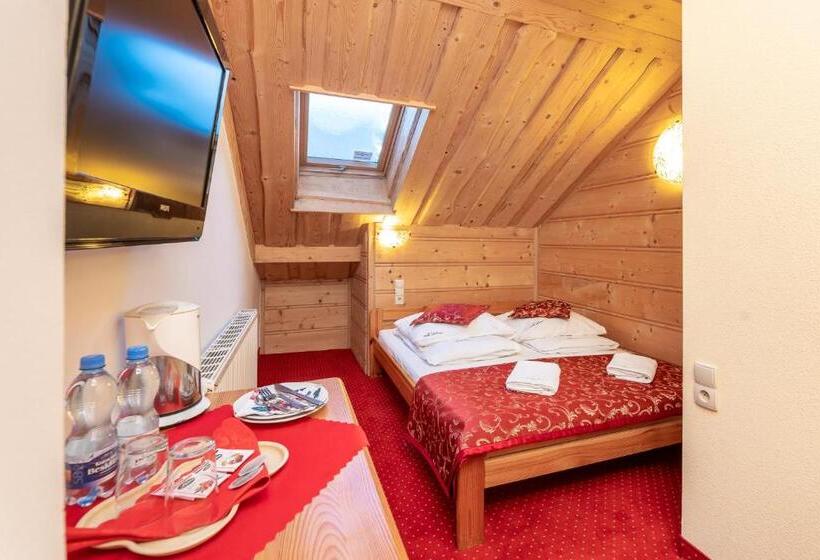 Quarto Estandar, Willa Cztery Pory Roku