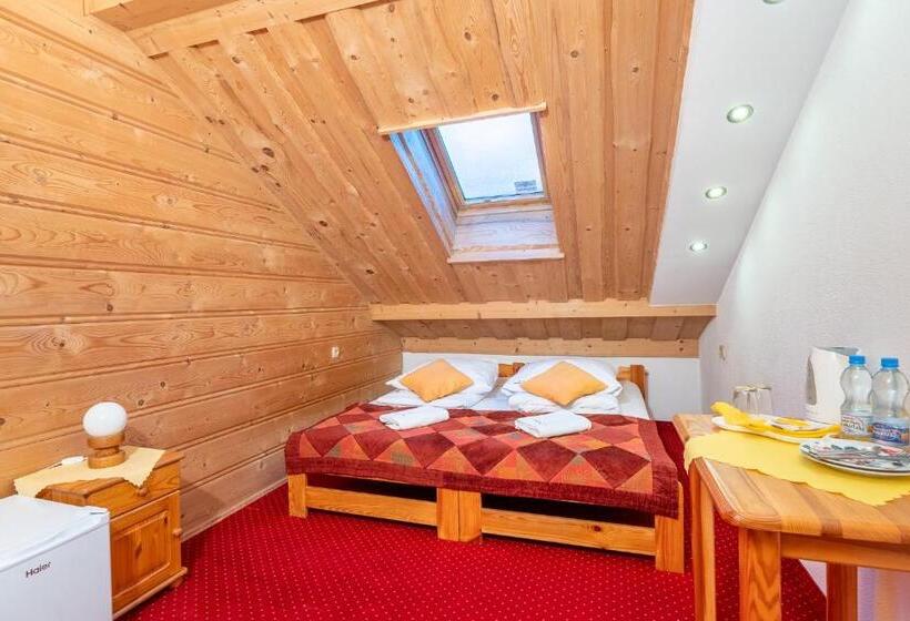 Quarto Estandar, Willa Cztery Pory Roku