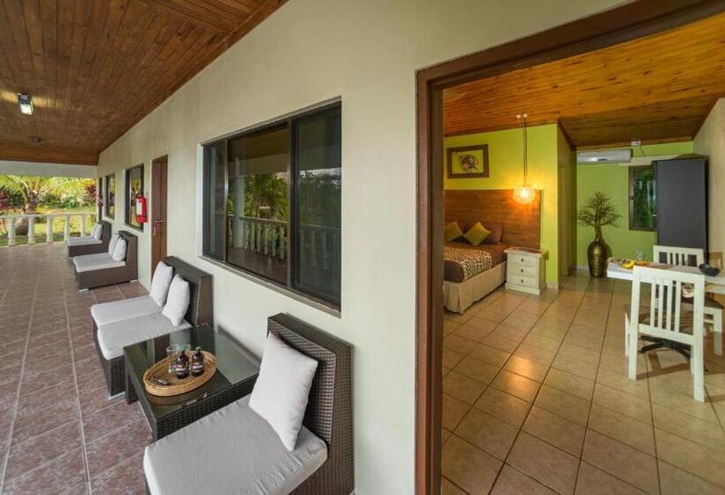 اتاق استاندارد یک نفره, Waidroka Bay Resort
