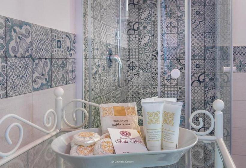 اتاق لوکس با بالکن, Bella Vista