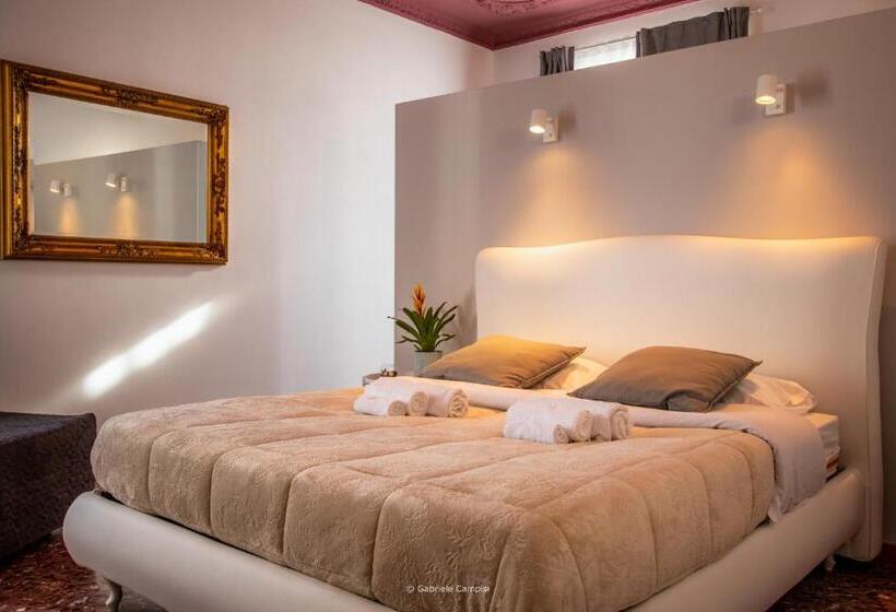 اتاق لوکس با بالکن, Bella Vista