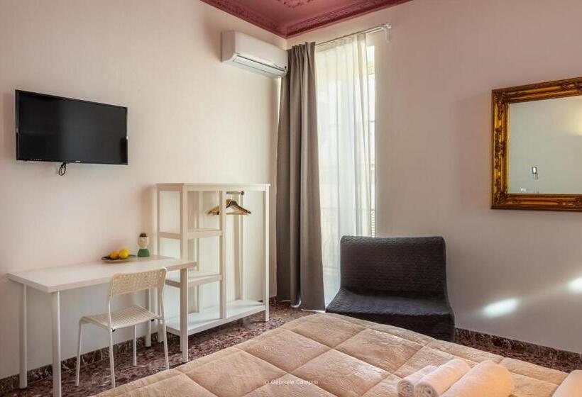 اتاق لوکس با بالکن, Bella Vista