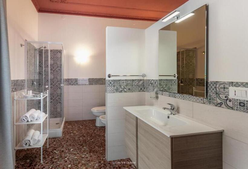 اتاق لوکس با بالکن, Bella Vista
