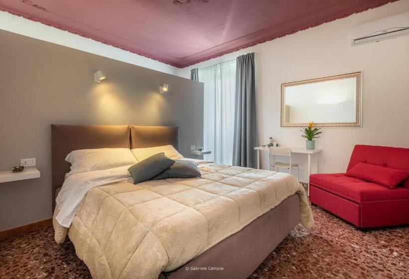 اتاق لوکس با بالکن, Bella Vista