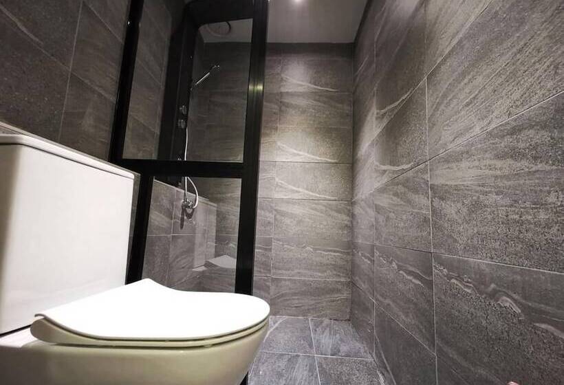 اتاق لوکس خانوادگی, Oikos Poshtel