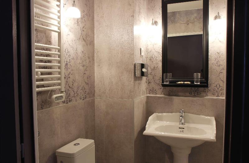 اتاق لوکس خانوادگی, Oikos Poshtel