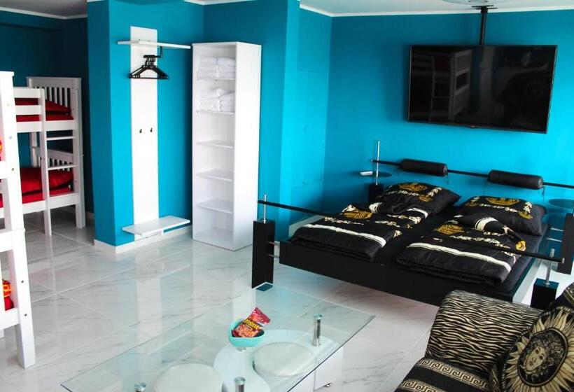 استودیوی لوکس, Skyhostel Friedrichshafen
