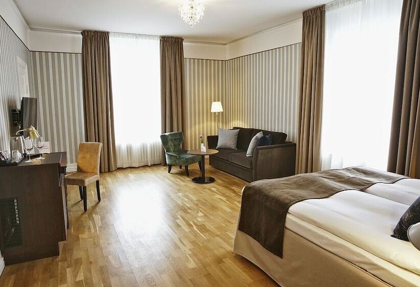 Camera Quadrupla Standard, Skara Stadshotell