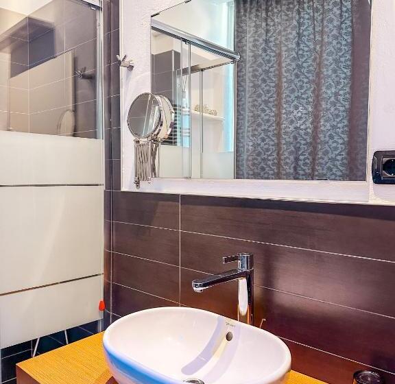 اتاق لوکس, Villa Anita