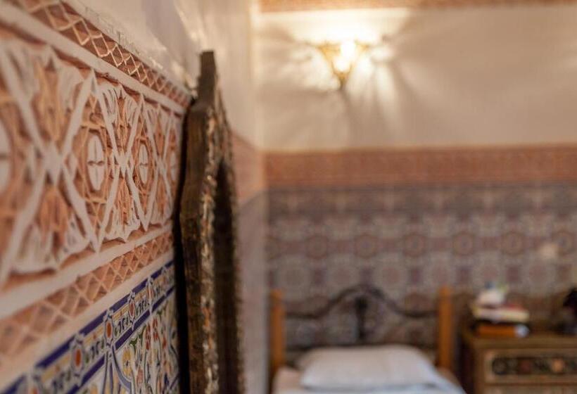 اتاق استاندارد چهار تخته, Riad Tasneem