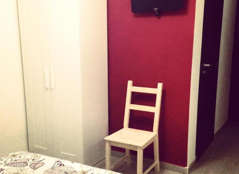 اتاق اکونومی, B&b Santiago