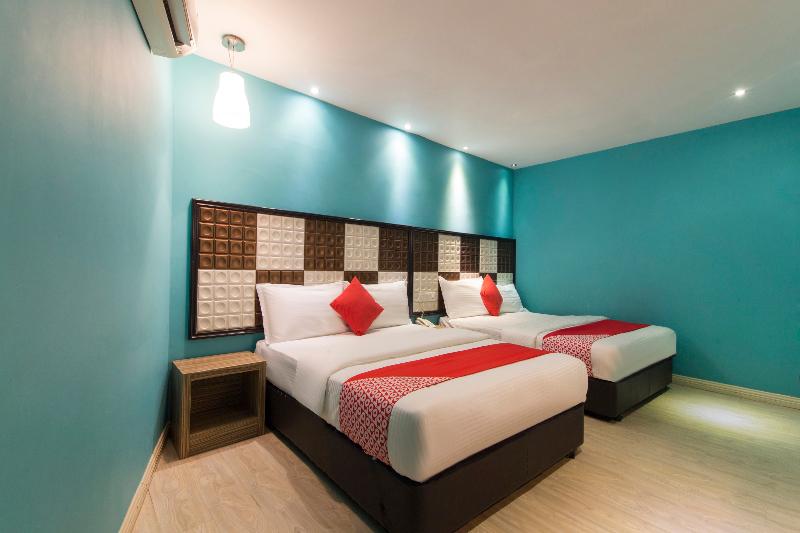 اتاق لوکس سه تخته, OYO 763 Tazara Hotel