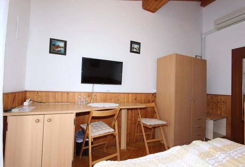 اتاق استاندارد با بالکن و چشم‌انداز دریا, Apartments Aurora