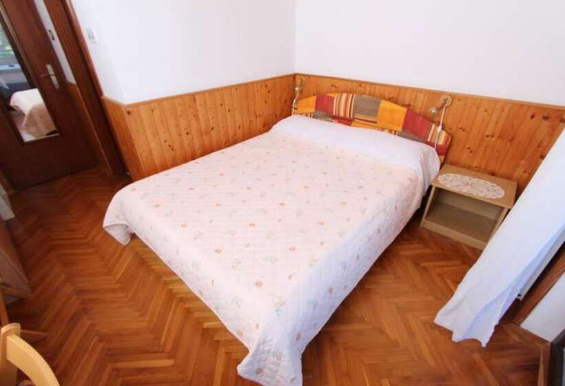 اتاق استاندارد با بالکن و چشم‌انداز دریا, Apartments Aurora