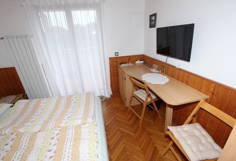 اتاق استاندارد با بالکن و چشم‌انداز دریا, Apartments Aurora