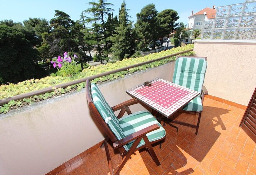 اتاق استاندارد با بالکن و چشم‌انداز دریا, Apartments Aurora