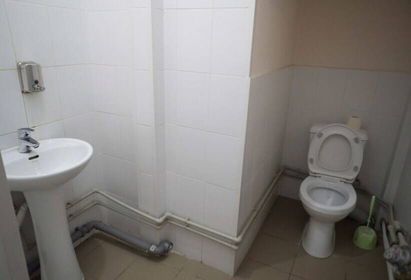 エコノミールーム, Central House Hotel   Hostel
