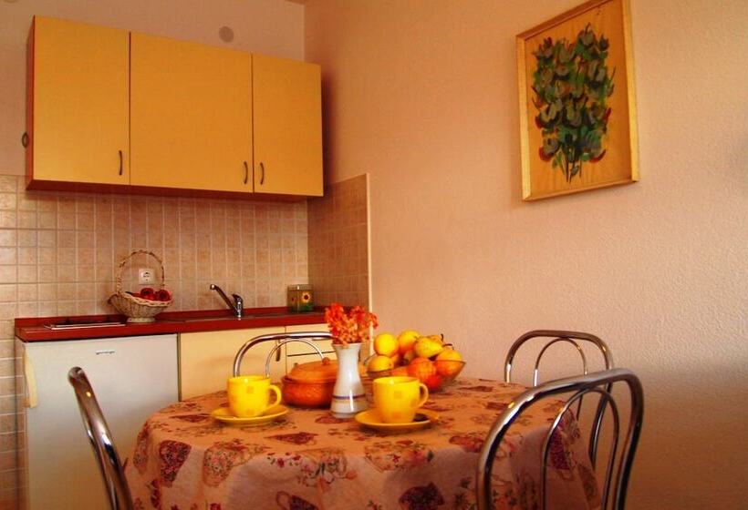 Estúdio standard com Terraço, Apartments Dany